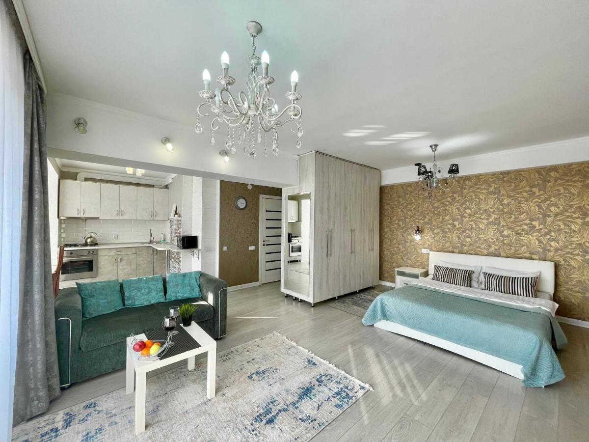 Apartment In The Heart Of The City Almaty Luaran gambar