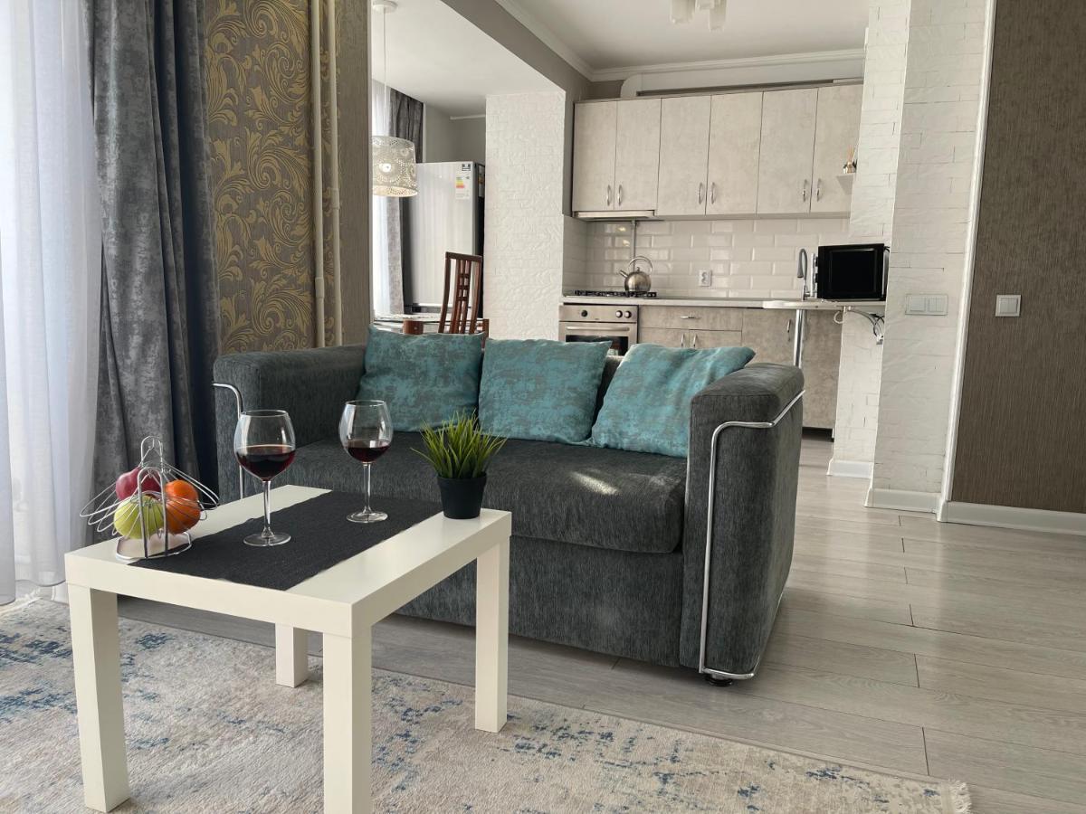 Apartment In The Heart Of The City Almaty Luaran gambar